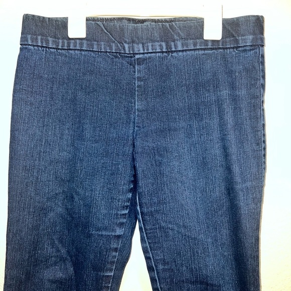 New York & Company Low Rise Legging Jeans - Picture 2 of 6